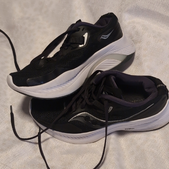Saucony Formfit Women's Black and White Athletic Running Shoes - Picture 1 of 7